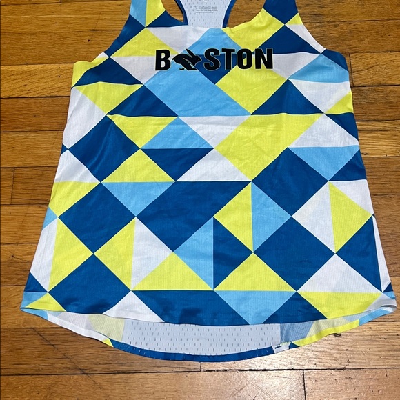 Run In Rabbit Boston Geometric Running Tank Top, size Medium - Picture 5 of 10